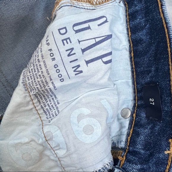 Gap Sexy Boyfriend Denim Distressed Shorts 5” Size 27 - Picture 7 of 9